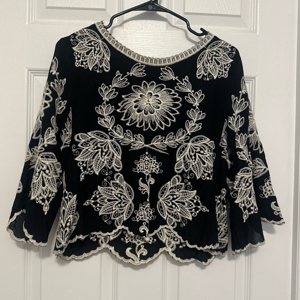 Solitaire Black Blouse Embroidered Scallop Hem Boho Hippie Fun And Flowy Sz M
